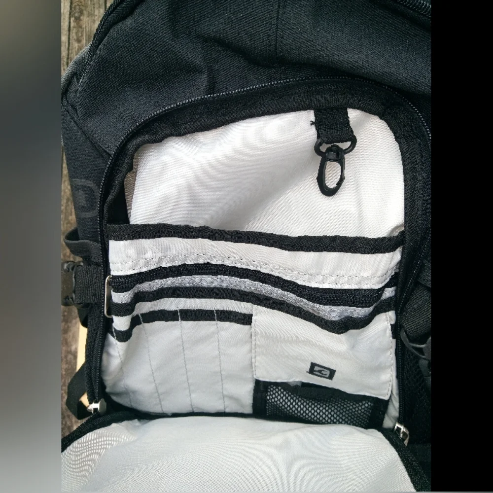 Ogio backpack - Picture 2 of 10